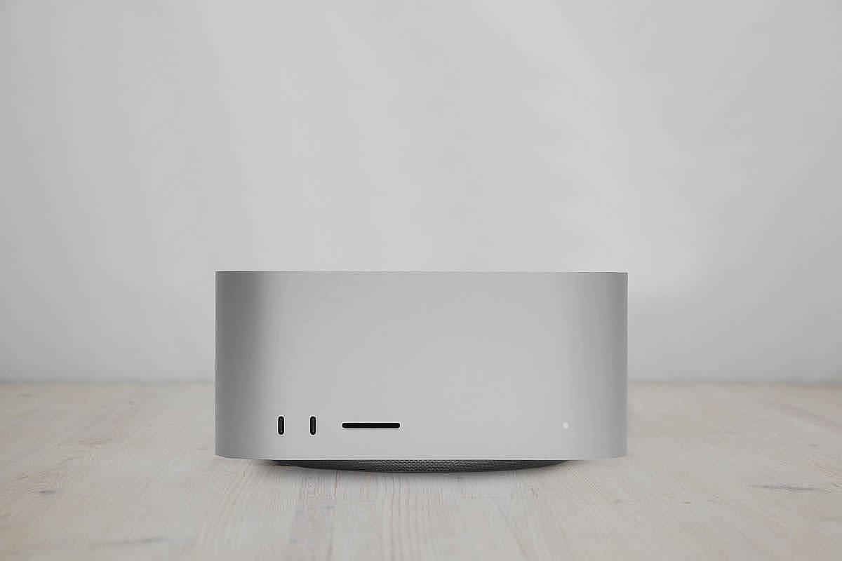 The Mac Studio M2 Ultra 24-Core CPU / 60-Core GPU -- features a 3.68GHz Apple M2 Ultra processor with twenty four cores (sixteen performance cores and eight efficiency cores), a 60-core GPU, a 32-core Neural Engine, a \"Media Engine\" that provides hardware acceleration for video encoding and decoding, 64 GB of RAM, and a 1 TB SSD. Connectivity includes two Thunderbolt 4 ports and an SDXC (UHS-II) card slot on the front and four Thunderbolt 4 ports, two USB-A ports, an HDMI port, a 10-Gigabit Ethernet port, and a 3.5 mm headphone jack on the back. It has 802.11ax (Wi-Fi 6E), too.