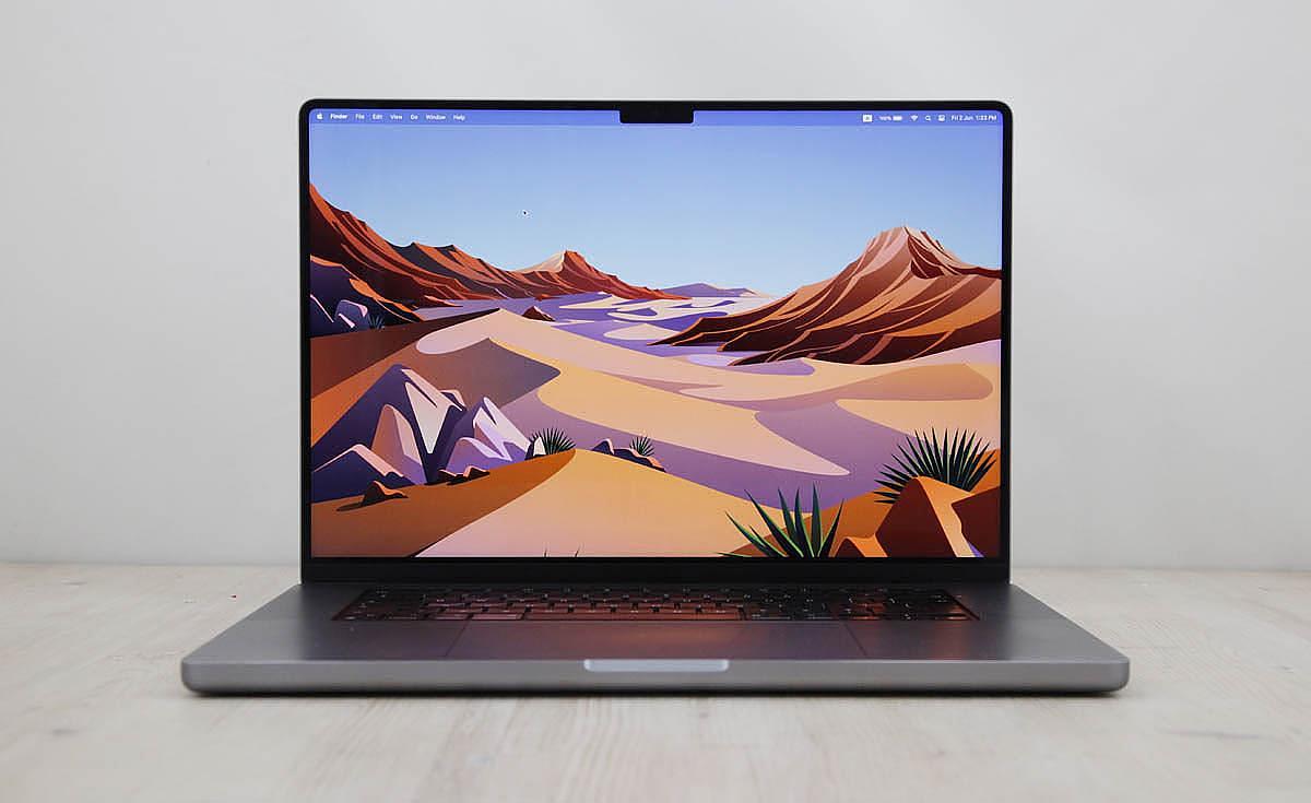 Το μοντέλο Apple MacBook Pro M2 Pro 12-Core CPU / 19-Core GPU 16 ιντσών (2023) διαθέτει επεξεργαστή Apple M2 Pro 3,49 GHz με δώδεκα πυρήνες, μια GPU 19 πυρήνων , έναν Neural Engine 16 πυρήνων, 32GB ενσωματωμένης RAM και έναν SSD 1 TB. Προσφέρεται σε σκούρο χρώμα Space Grey, αυτός ο φορητός υπολογιστής διαθέτει ενσωματωμένη κάμερα web FaceTime HD 1080p, ηχοσύστημα υψηλής πιστότητας έξι ηχείων με γούφερ αναγκαστικής ακύρωσης, φωτιζόμενο Magic Keyboard με Touch ID αισθητήρας (αλλά όχι \"Touch Bar\") και ένα γιγάντιο trackpad Force Touch. Επιπλέον, διαθέτει ευρεία οθόνη 16,2\" με οπίσθιο φωτισμό LED 3456x2234 (254 ppi, 1000 nits, 1600 nits μέγιστο HDR, αναλογία αντίθεσης 1.000.000:1) Liquid Retina XDR ενσωματωμένη οθόνη. Η συνδεσιμότητα περιλαμβάνει Wi-Fi 6E (802.11ax), Bluetooth 5.3, τρεις θύρες Thunderbolt 4 (υποδοχή USB-C), μια θύρα HDMI 2.1, μια υποδοχή κάρτας SD με δυνατότητα SDXC, μια υποδοχή ακουστικών 3,5 mm και μια MagSafe 3 βύσμα τροφοδοσίας.