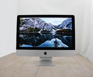 Ο iMac \"Core i5\" 3.0 21,5 ιντσών από αλουμίνιο (Retina 4K, 2019/Coffee Lake) διαθέτει επεξεργαστή Intel \"Core i5\" 14-nm \"Coffee Lake\" 3,0GHz (I5-8500) με έξι ανεξάρτητους \"πυρήνες\" επεξεργαστή σε ένα μόνο τσιπ, κοινόχρηστη μνήμη cache επιπέδου 3 9 MB, 8 GB DDR4 SDRAM 2666 MHz, σκληρό δίσκο SDD 500GB και επεξεργαστή γραφικών Radeon Pro 560X με 4 GB αποκλειστικής μνήμης βίντεο GDDR5. Διαθέτει επίσης ενσωματωμένη κάμερα web \"FaceTime HD\" και στερεοφωνικά ηχεία. Αυτό το μοντέλο διαθέτει οθόνη IPS DCI-P3 Retina 4K 21,5\" με οπίσθιο φωτισμό LED 4096x2304 και αναλογία 16:9. Το πίσω μέρος του περιβλήματος είναι από αλουμίνιο και είναι παχύτερο στη μέση και λεπτότερο κατά 5 mm στις άκρες. Η συνδεσιμότητα περιλαμβάνει τέσσερις θύρες USB 3.0, δύο θύρες Thunderbolt 3 (USB-C), Gigabit Ethernet, Wi-Fi 802.11ac και Bluetooth 4.2. Δεν διαθέτει τσιπ T2.