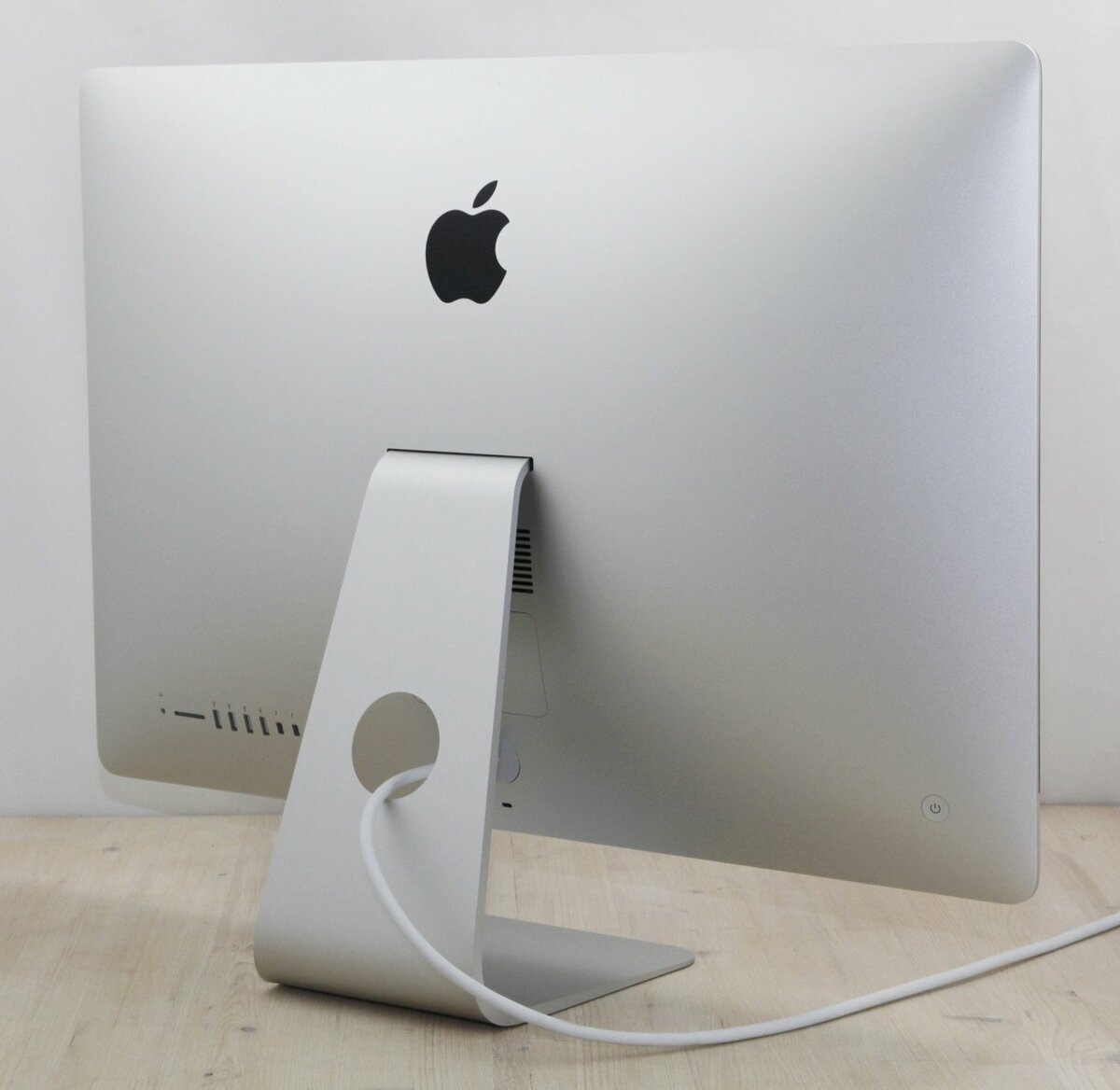 Apple iMac 27-Inch Core i5 (4 cores) 3.2Ghz (5K Retina / Late 2015) Good condition