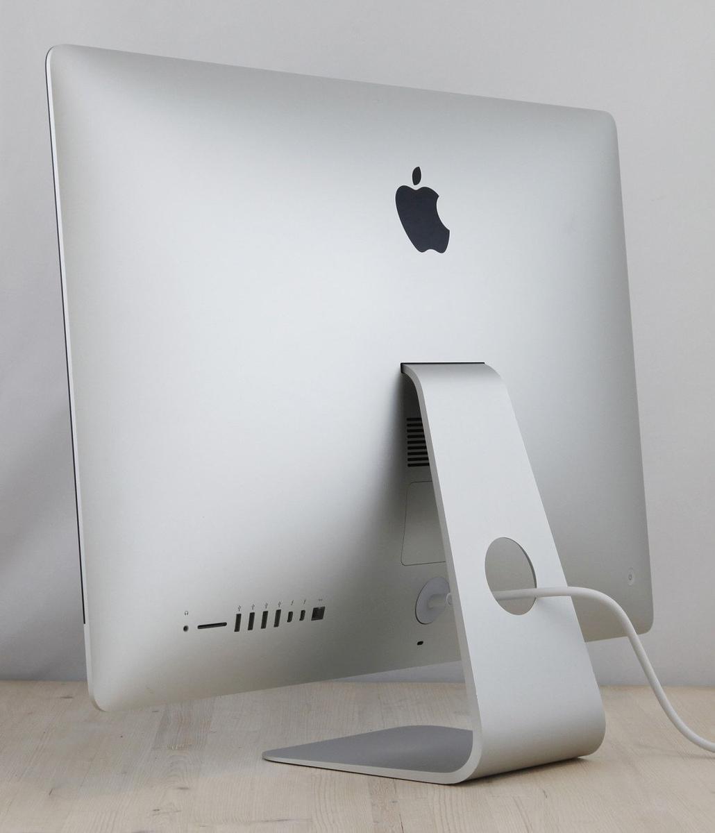 The iMac \"Core i5\" 3.2 27-Inch Aluminum (Late 2013/Haswell) features a 22 nm \"Haswell\" *Quad Core* 3.2 GHz Intel \"Core i5\" (4570) processor with *four* independent processor cores on a single chip, a 6 MB shared level 3 cache, 8 GB of 1600 MHz DDR3L SDRAM (PC3-12800) installed in pairs, a 500Gb SSD hard drive, and a NVIDIA GeForce GT 755M graphics processor with 1 GB of dedicated GDDR5 memory. It also has a built-in \"FaceTime HD\" webcam and stereo speakers. This model has a 27\" 2560x1440 LED-backlit 16:9 widescreen IPS display with the \"cover glass fully laminated to the LCD and anti-reflective coating.\" The rear of the case is aluminum and is thicker in the middle and tapers to a razor thin 5 mm at the edges. Connectivity includes four USB 3.0 ports, dual Thunderbolt ports, Gigabit Ethernet, 802.11ac Wi-Fi (802.11a/b/g/n compatible), and Bluetooth 4.0.