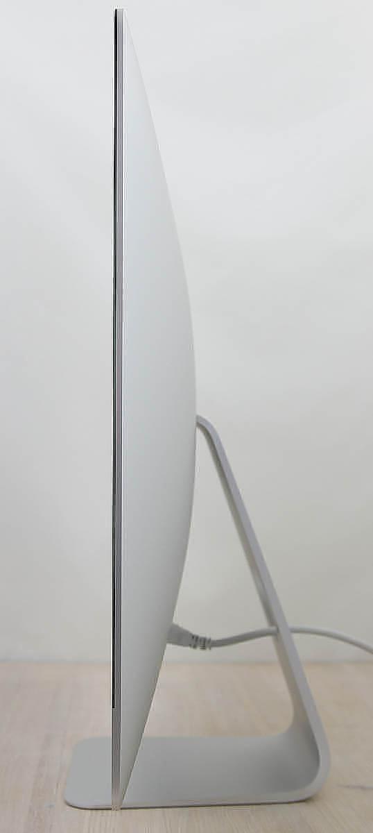Το iMac \"Core i9\" 3,6 27 ιντσών (Retina 5K, 2019) διαθέτει επεξεργαστή 14 nm 3,6 GHz Intel Core i9 με 8 ανεξάρτητους πυρήνες επεξεργαστή σε ένα μόνο τσιπ, 40GB DDR4 SDRAM 2666 MHz, εγκατεστημένο σκληρό δίσκο SSD 1Tbyte και κάρτα γραφικών Radeon Pro 580Χ με 8GB αποκλειστικής μνήμης βίντεο . Διαθέτει επίσης μια ενσωματωμένη κάμερα FaceTime HD 1080p, μια συστοιχία τριών μικροφώνων ποιότητας στούντιο και στερεοφωνικά ηχεία. Αυτό το μοντέλο διαθέτει οθόνη 27\" 5120x2880 LED με οπίσθιο φωτισμό 16:9 IPS DCI-P3 Retina 5K με τεχνολογία True Tone. Το πίσω μέρος της θήκης είναι αλουμίνιο και είναι πιο παχύ στη μέση και λεπταίνει στις άκρες έως 5 mm. Η συνδεσιμότητα περιλαμβάνει τέσσερις θύρες USB 3.0, δύο θύρες Thunderbolt 3 (USB-C), Gigabit Ethernet, 802.11ac Wi-Fi και Bluetooth 5.0.