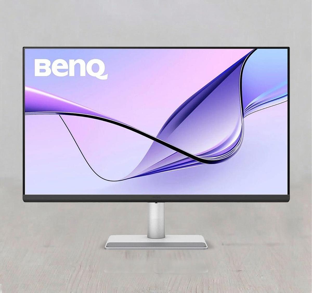 Η **BenQ MA320U** αποτελεί μια κορυφαία πρόταση στην κατηγορία των 32 ιντσών, ειδικά σχεδιασμένη για να προσφέρει στους χρήστες συσκευών Mac μια εμπειρία θέασης που ταυτίζεται απόλυτα με τα πρότυπα της Apple. Η οθόνη χρησιμοποιεί ένα προηγμένο **IPS πάνελ** ανάλυσης **4K**, το οποίο εξασφαλίζει κρυστάλλινη ευκρίνεια και ζωντανά χρώματα από κάθε γωνία θέασης. Το μεγαλύτερο πλεονέκτημά της είναι η τεχνολογία **Mac Color Tuning**, η οποία εξαλείφει τις χρωματικές αποκλίσεις ανάμεσα στο MacBook και την εξωτερική οθόνη, επιτρέποντας στους δημιουργούς περιεχομένου να εργάζονται με απόλυτη ακρίβεια.

Στον τομέα της συνδεσιμότητας, η οθόνη απλοποιεί τον εργασιακό χώρο μέσω της θύρας **USB-C**, η οποία μεταφέρει ταυτόχρονα εικόνα, δεδομένα και παρέχει ισχυρή φόρτιση στο laptop με ένα μόνο καλώδιο. Επιπλέον, η ενσωμάτωση με το λογισμικό **Display Pilot 2** επιτρέπει στον χρήστη να ρυθμίζει τη φωτεινότητα και την ένταση του ήχου απευθείας από το πληκτρολόγιο του Mac, προσφέροντας μια διαισθητική εμπειρία χρήσης. Με την υποστήριξη **HDR400** και τις τεχνολογίες προστασίας των ματιών της BenQ, η MA320U συνδυάζει την υψηλή αισθητική με την επαγγελματική απόδοση, καθιστώντας την ιδανική επιλογή για γραφίστες, φωτογράφους και όσους αναζητούν μια μεγάλη, ποιοτική επιφάνεια εργασίας.