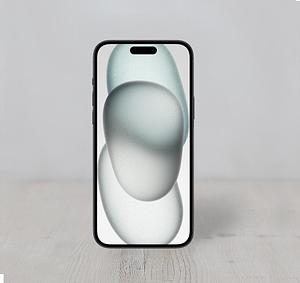 Τα iPhone 15 Plus διαθέτουν οθόνη \"Super Retina XDR\" 6,7\" (διαγώνια) με δυνατότητα απτικής αφής (2796x1290, 460 ppi) που καταλαμβάνει σχεδόν ολόκληρο το μπροστινό μέρος της συσκευής. Διαθέτει τρεις κάμερες. Στο μπροστινό μέρος – τοποθετημένη στο \"Dynamic Island\" - έχει FaceID, διάφραγμα f/1,9, τραβάει φωτογραφίες 12 megapixel και τραβάει βίντεο 4K Το πίσω μέρος είναι εξοπλισμένο με \"προηγμένο σύστημα διπλής κάμερας\" με δυνατότητα 4K με \"Κύρια\" κάμερα 48 megapixel (διάφραγμα f/1.6) και κάμερα \"Ultra Wide\" 12 megapixel \"Ultra Wide. Το iPhone 15 Plus χρησιμοποιεί μια θήκη από αλουμίνιο με \"περιγραμμένο άκρο\" και επίπεδες πλευρές και έχει γυάλινη πρόσοψη και γυάλινη πλάτη \"με χρώμα\". Το μπροστινό μέρος έχει κάλυμμα \"Ceramic Shield\" για ανθεκτικότητα και το πίσω μέρος έχει ενσωματωμένη σύνδεση μαγνητικής φόρτισης \"MagSafe\". Είναι ανθεκτικό στο πιτσίλισμα, το νερό και τη σκόνη σύμφωνα με το πρότυπο IP68 (μέγιστο βάθος 6 μέτρα έως 30 λεπτά). Εσωτερικά, το iPhone 15 Plus τροφοδοτείται από έναν επεξεργαστή Apple A16 Bionic στα 3,5GHz με έξι πυρήνες – two performance cores and four efficiency cores – καθώς και μια GPU 5 πυρήνων και μια Neural Engine 16 πυρήνων. Διαθέτει 6GB μνήμης RAM και 256GB αποθήκευσης flash. Υποστηρίζει επίσης 802.11ax Wi-Fi 6 με 2x2 MIMO, ασύρματο 5G, Bluetooth 5.3, \"δεύτερης γενιάς\" Ultra Wideband, NFC για Apple Pay, \"Express Cards with power reserve\" για συμβατά συστήματα συγκοινωνίας, Crash Detection, Emergency SOS και Roadside Assistance για μονή θύρα USB και support for both dual eSIMs and a single hardware nano-SIM..