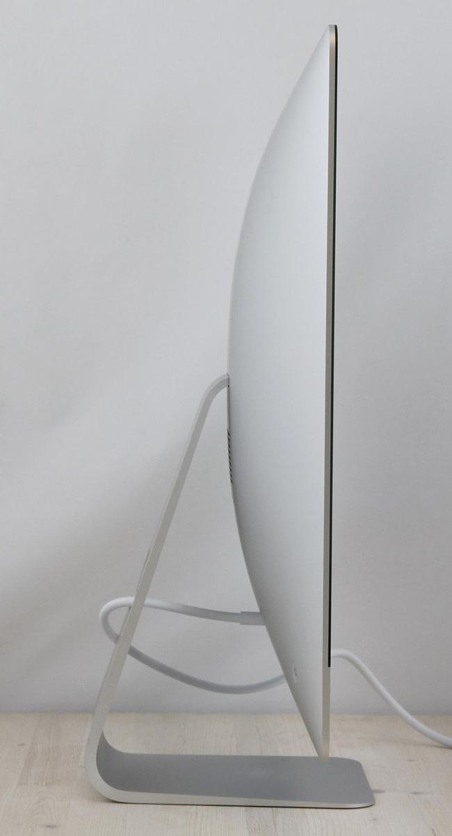 The iMac \"Core i5\" 3.2 27-Inch Aluminum (Late 2013/Haswell) features a 22 nm \"Haswell\" *Quad Core* 3.2 GHz Intel \"Core i5\" (4570) processor with *four* independent processor cores on a single chip, a 6 MB shared level 3 cache, 8 GB of 1600 MHz DDR3L SDRAM (PC3-12800) installed in pairs, a 500Gb SSD hard drive, and a NVIDIA GeForce GT 755M graphics processor with 1 GB of dedicated GDDR5 memory. It also has a built-in \"FaceTime HD\" webcam and stereo speakers. This model has a 27\" 2560x1440 LED-backlit 16:9 widescreen IPS display with the \"cover glass fully laminated to the LCD and anti-reflective coating.\" The rear of the case is aluminum and is thicker in the middle and tapers to a razor thin 5 mm at the edges. Connectivity includes four USB 3.0 ports, dual Thunderbolt ports, Gigabit Ethernet, 802.11ac Wi-Fi (802.11a/b/g/n compatible), and Bluetooth 4.0.