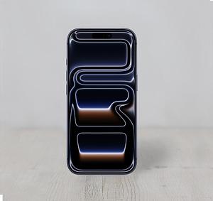 Τα iPhone 17 Pro διαθέτουν οθόνη \"Super Retina XDR\" 6,3\" (διαγώνιος) με δυνατότητα απτικής αφής \"Always On\" και ProMotion (2622x1206, 460 ppi, ρυθμοί ανανέωσης 120Hz) που καταλαμβάνει σχεδόν ολόκληρο το μπροστινό μέρος της συσκευής. Διαθέτει τέσσερις κάμερες. μία μπροστά και τρεις πίσω (διατίθενται στην αγορά ως το \"ισοδύναμο\" \"οκτώ επαγγελματικών φακών\". Στο μπροστινό μέρος -- κρυμμένο στο \"Dynamic Island\" -- υπάρχει μια κάμερα \"Center Stage\" που εκτός από την υποστήριξη Face ID, διαθέτει διάφραγμα f/1.9, τραβάει φωτογραφίες 18 megapixel και τραβάει βίντεο 4K. Το πίσω μέρος είναι εξοπλισμένο με ένα σύστημα κάμερας 4K \"Pro Fusion\" με κάμερα \"Fusion Main\" 48 megapixel (24mm, διάφραγμα f/1.78) που \"επιτρέπει\" επίσης 12 megapixel \"οπτικής ποιότητας\" 2x τηλεφακό (48mm, διάφραγμα f/1.78). megapixel \"Fusion Ultra Wide\" (13mm, διάφραγμα f/2.2) και μια κάμερα 48 megapixel \"Fusion Telephoto\" (100mm 4x; διάφραγμα f/2.8) που \"επιτρέπει\" επίσης τηλεφακό 8x \"οπτικής ποιότητας\" 12 megapixel (200mm, διάφραγμα f/2.8). Το iPhone 17 Pro χρησιμοποιεί θήκη αλουμινίου με επίπεδες πλευρές και έχει γυάλινο μπροστινό και γυάλινο πίσω μέρος. Το μπροστινό μέρος διαθέτει κάλυμμα \"Ceramic Shield 2\" για ανθεκτικότητα και το πίσω μέρος διαθέτει πιο αδύναμο \"Ceramic Shield\" και ενσωματωμένη μαγνητική σύνδεση φόρτισης \"MagSafe\". Εσωτερικά, το iPhone 17 Pro τροφοδοτείται από έναν επεξεργαστή Apple A19 Pro 4,25 GHz με έξι πυρήνες -- δύο πυρήνες απόδοσης και τέσσερις πυρήνες απόδοσης -- καθώς και μια GPU 6 πυρήνων και Ένας 16πύρηνος Νευρωνικός Μηχανισμός. Διαθέτει 12 GB RAM και 256 GB αποθηκευτικού χώρου flash. Υποστηρίζει επίσης Wi-Fi 7 802.11be με 2x2 MIMO, ασύρματο 5G, Bluetooth 6, LiDAR, Ultra Wideband \"δεύτερης γενιάς\", NFC για Apple Pay, \"Express Cards with power reserve\", δικτύωση Thread, Ανίχνευση Συγκρούσεων, Έκτακτη Ανάγκη SOS και Οδική Βοήθεια μέσω δορυφόρου, θύρα USB-C, κουμπιά \"Action\" και \"Camera Control\" υλικού, καθώς και υποστήριξη για λειτουργίες AI της Apple Intelligence.