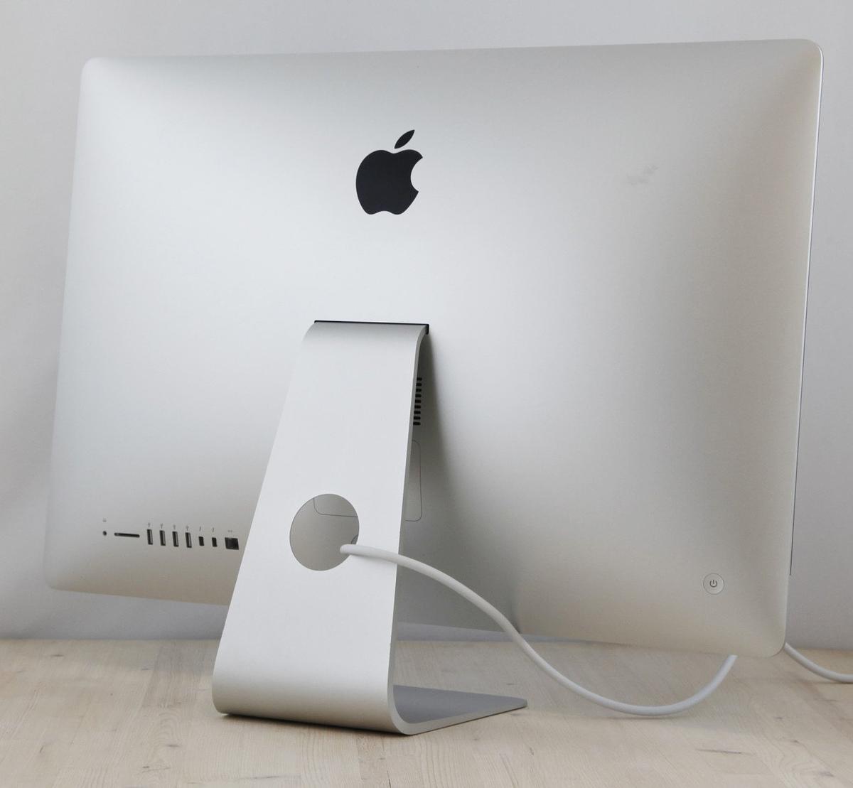 The iMac \"Core i5\" 3.2 27-Inch Aluminum (Late 2013/Haswell) features a 22 nm \"Haswell\" *Quad Core* 3.2 GHz Intel \"Core i5\" (4570) processor with *four* independent processor cores on a single chip, a 6 MB shared level 3 cache, 8 GB of 1600 MHz DDR3L SDRAM (PC3-12800) installed in pairs, a 500Gb SSD hard drive, and a NVIDIA GeForce GT 755M graphics processor with 1 GB of dedicated GDDR5 memory. It also has a built-in \"FaceTime HD\" webcam and stereo speakers. This model has a 27\" 2560x1440 LED-backlit 16:9 widescreen IPS display with the \"cover glass fully laminated to the LCD and anti-reflective coating.\" The rear of the case is aluminum and is thicker in the middle and tapers to a razor thin 5 mm at the edges. Connectivity includes four USB 3.0 ports, dual Thunderbolt ports, Gigabit Ethernet, 802.11ac Wi-Fi (802.11a/b/g/n compatible), and Bluetooth 4.0.