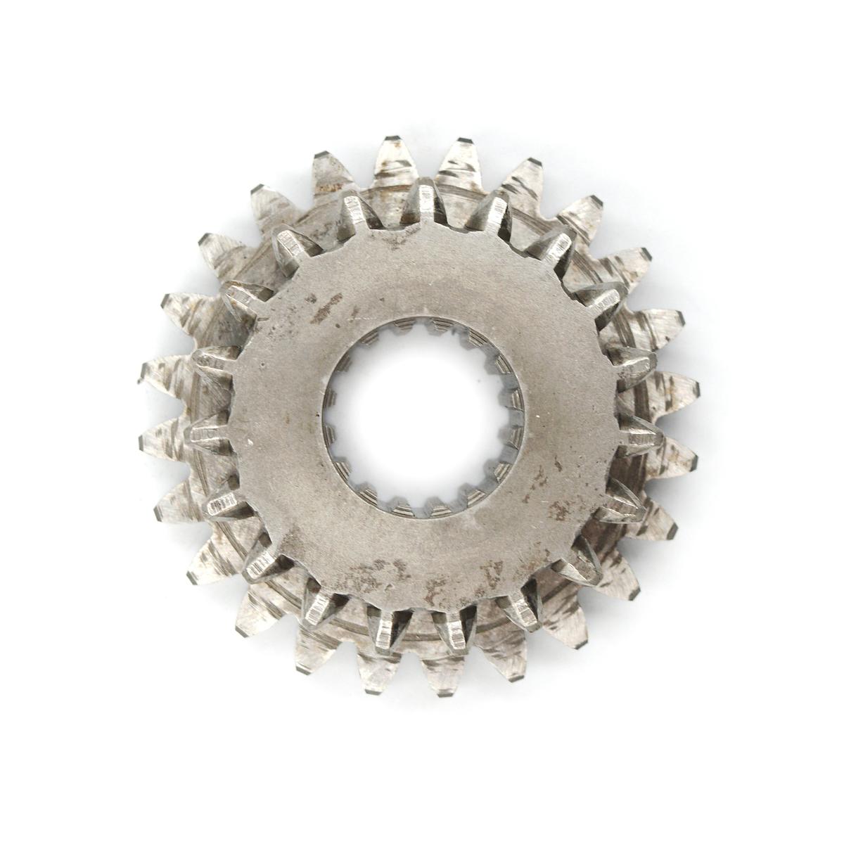 Gear 19-24 teeth Kubota 66621-14530. Used and new spare parts, imported from Japan in excellent condition. Find genuine - original and aftermarket spare parts for all Kubota tractors at affordable prices.