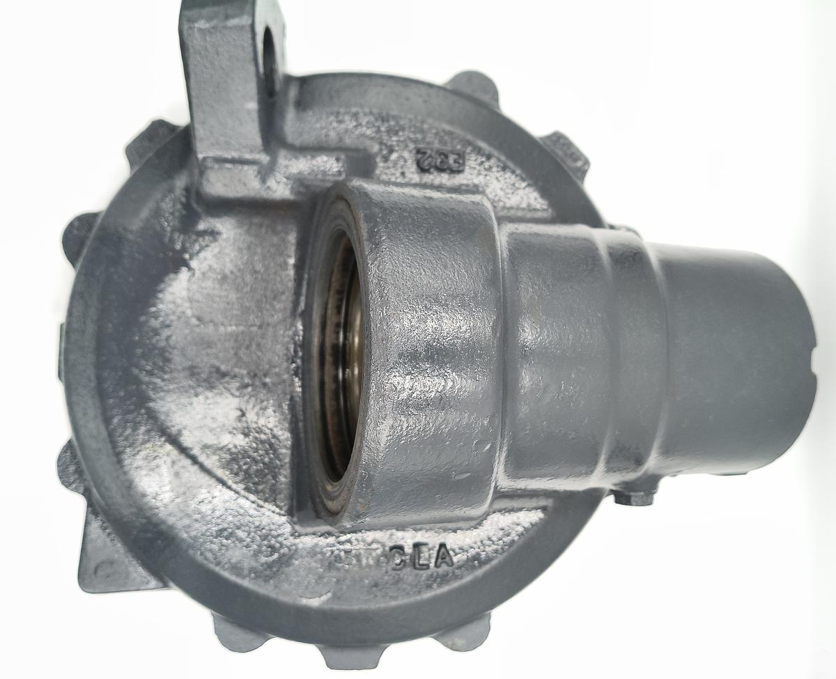 Βάση Τροχού Δεξιά Kubota 34070-13010. Ανταλλακτικά μεταχειρισμένα και καινούρια, εισαγόμενα από την Ιαπωνία σε άριστη κατάσταση. Βρείτε γνήσια - original και ιμιτασιόν - aftermarket ανταλλακτικά για όλα τα Kubota σε προσιτές τιμές.