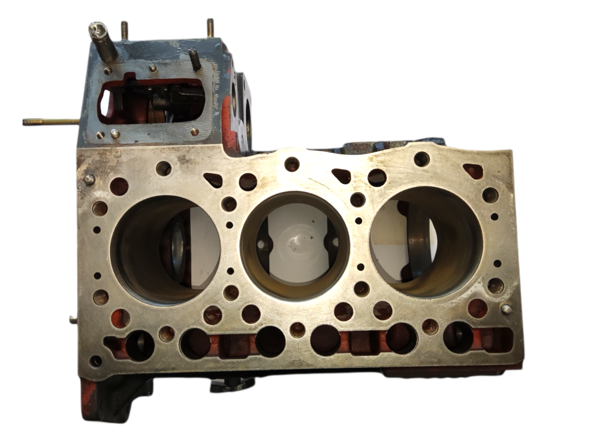 Crankcase Kubota: 16261-01010. Used and new spare parts, imported from Japan in excellent condition. Find genuine - original and aftermarket spare parts for all Kubota tractors at affordable price.