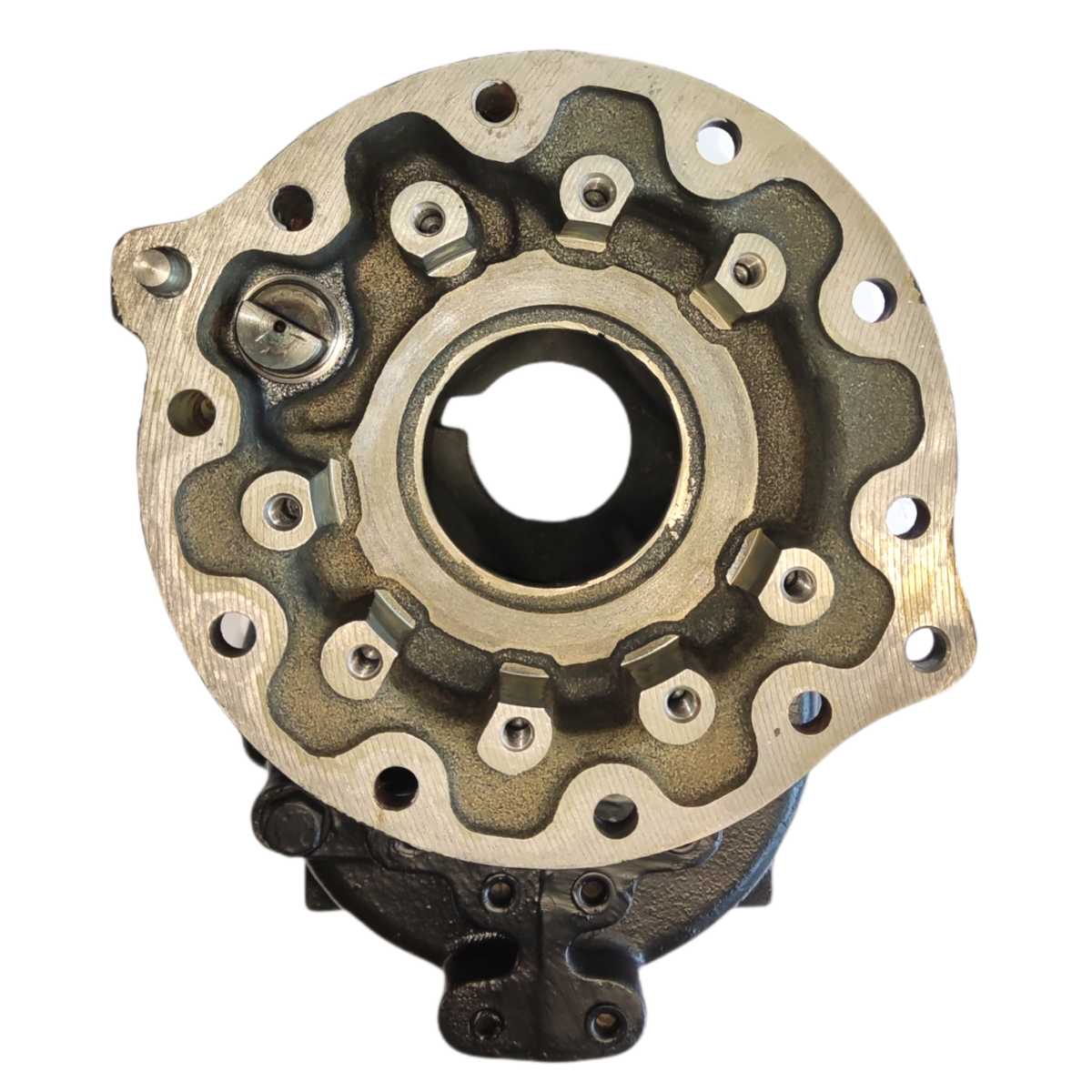 Rear housing R Yanmar: 194940-32620. Used and new spare parts, imported from Japan in excellent condition. Find genuine - original and aftermarket spare parts for all Yanmar tractors at affordable price.