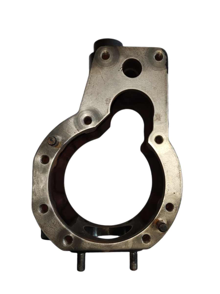 Front differential case Yanmar: 1W3220-17300 . Used and new spare parts, imported from Japan in excellent condition. Find genuine - original and aftermarket spare parts for all Yanmar tractors at affordable price.