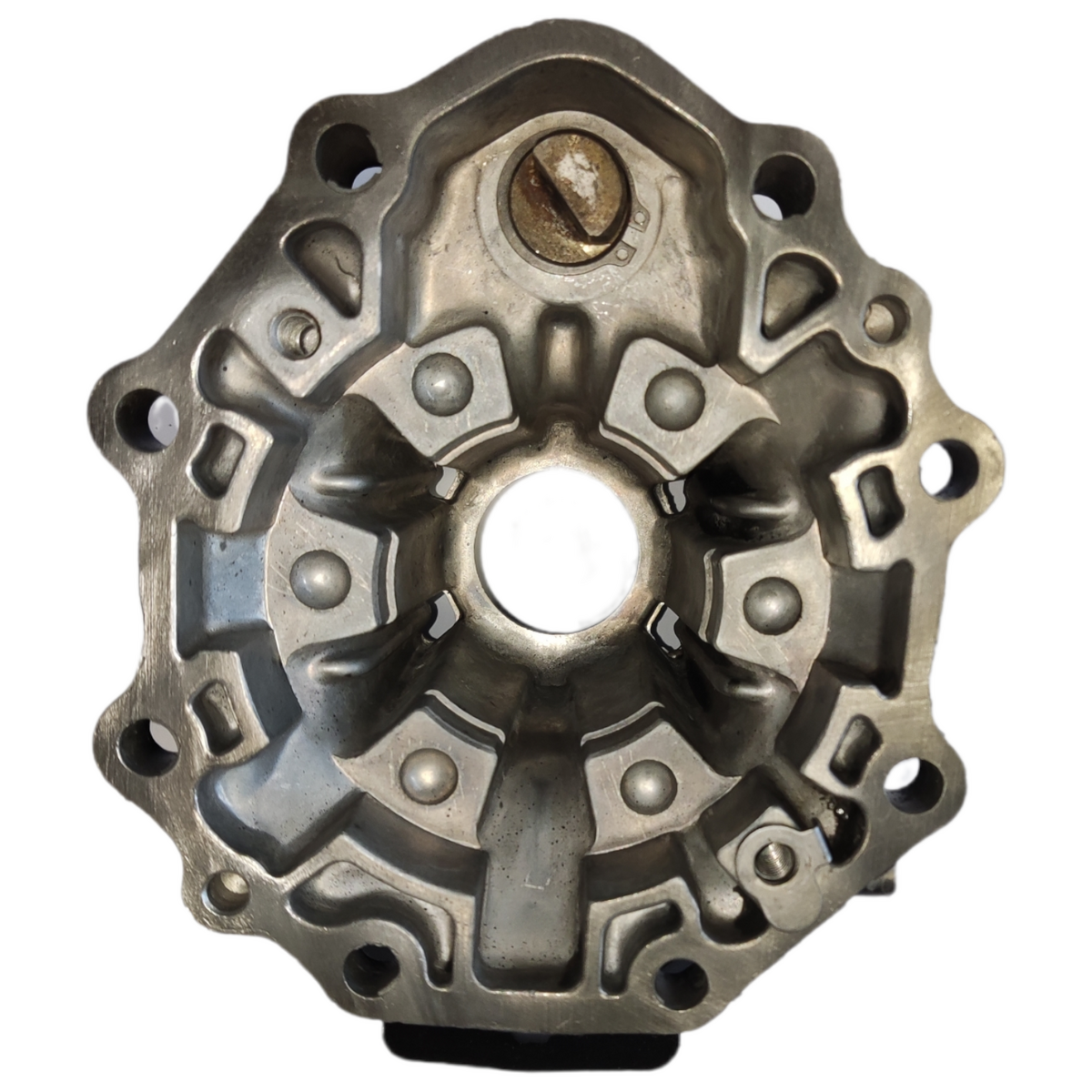 Κιβώτιο τροχού πίσω δεξιά Yanmar: 198421- 32620. Ανταλλακτικά μεταχειρισμένα και καινούρια, εισαγόμενα από την Ιαπωνία σε άριστη κατάσταση. Βρείτε γνήσια - original και ιμιτασιόν - aftermarket ανταλλακτικά για όλα τα Yanmar σε προσιτές τιμές.